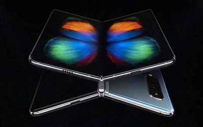 三星Galaxy Fold 2設(shè)計(jì)圖曝光 120Hz挖孔屏支持手寫筆