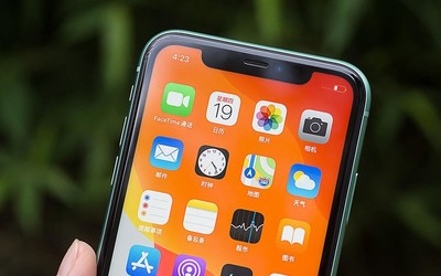 iPhone 12系列機模曝光長相像錘子？羅永浩這樣回應